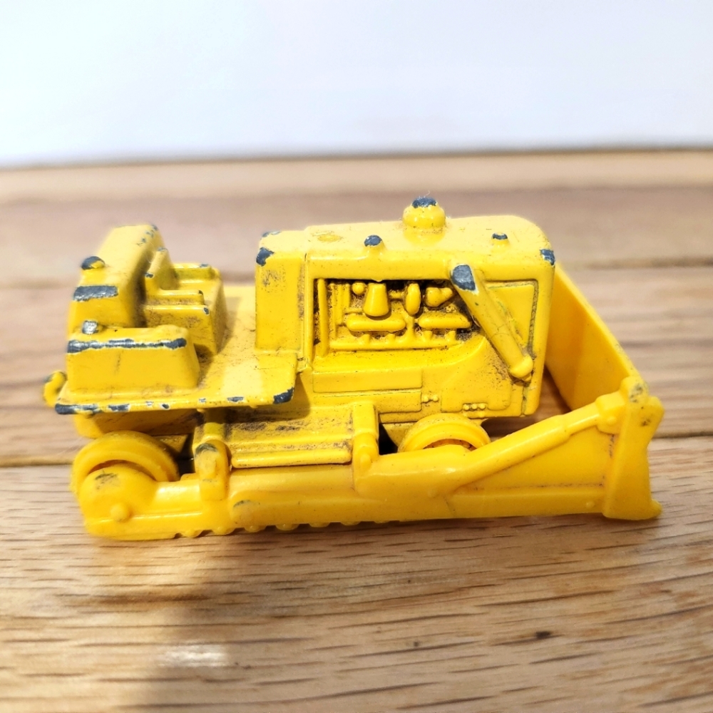 Maisto 1:64 Yellow Diecast Bulldozer Construction vehicle